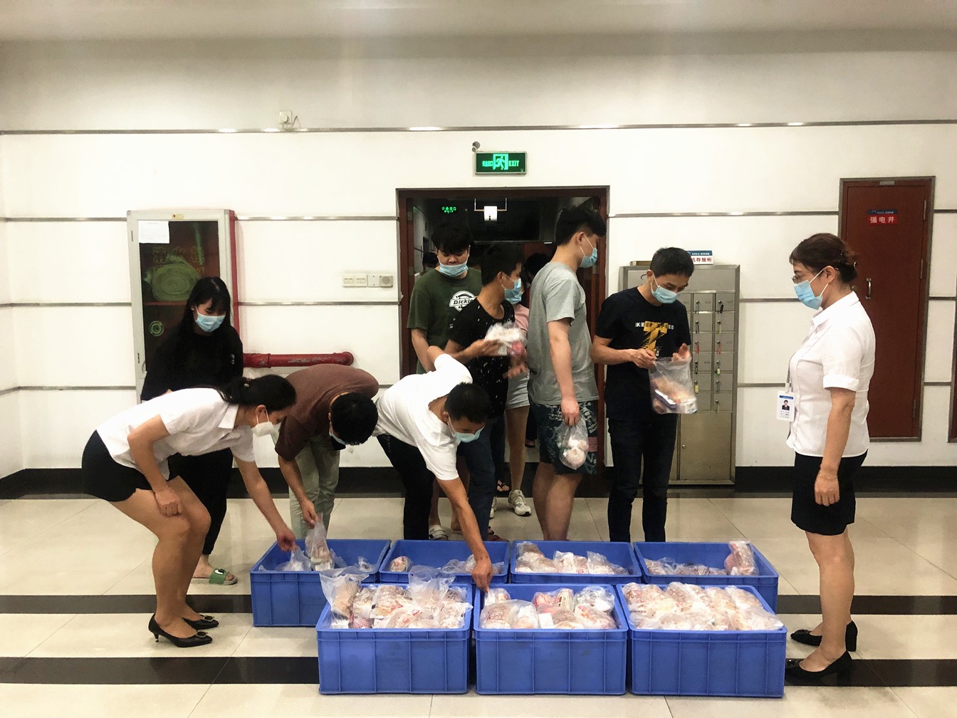 暖人心，鼓干勁 - 公司工會慰問一線加班員工